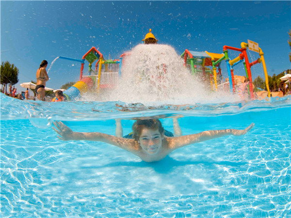 How To Build An Attractive Water Park?